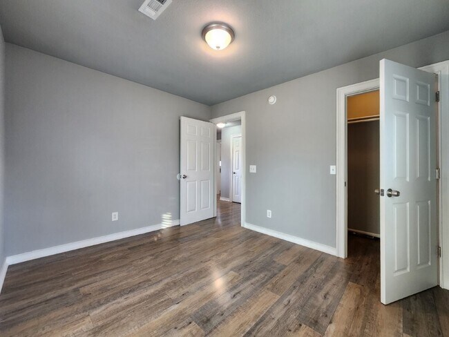 Building Photo - 7642 SW Regional Airport Blvd