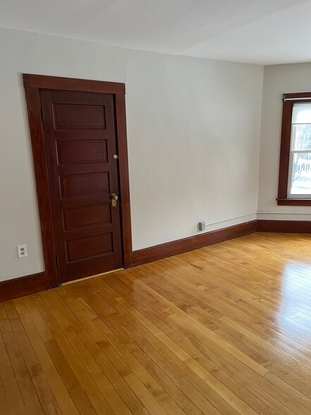 Building Photo - 48 Seaver St