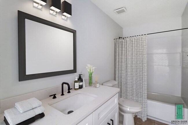 Building Photo - Full Renovated  4 Bed/2 Bath Oasis in Geor...