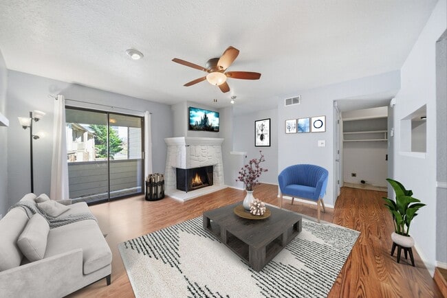 Building Photo - Move-in ready 2-bed, 2-bath condo in the desirable Shadow Mountain community!