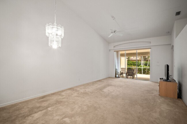 Building Photo - Beautiful Villas 3 beds 2 baths in a Gated...