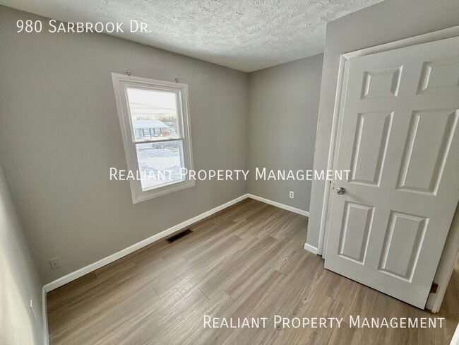 Building Photo - 980 Sarbrook Dr