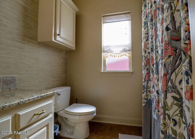 Building Photo - 228 Crenshaw Dr