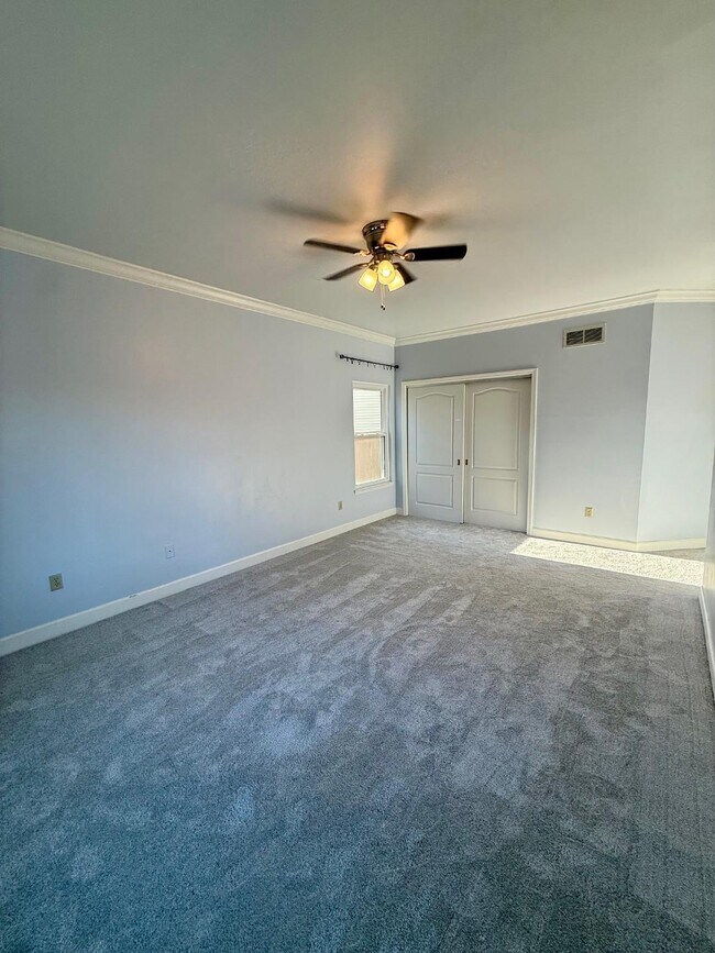 Building Photo - 800 Palomino Ln