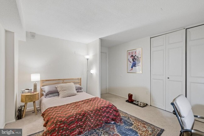 Building Photo - 1420 Locust St