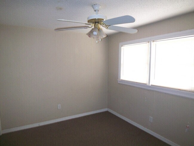 Building Photo - 2305 27th St