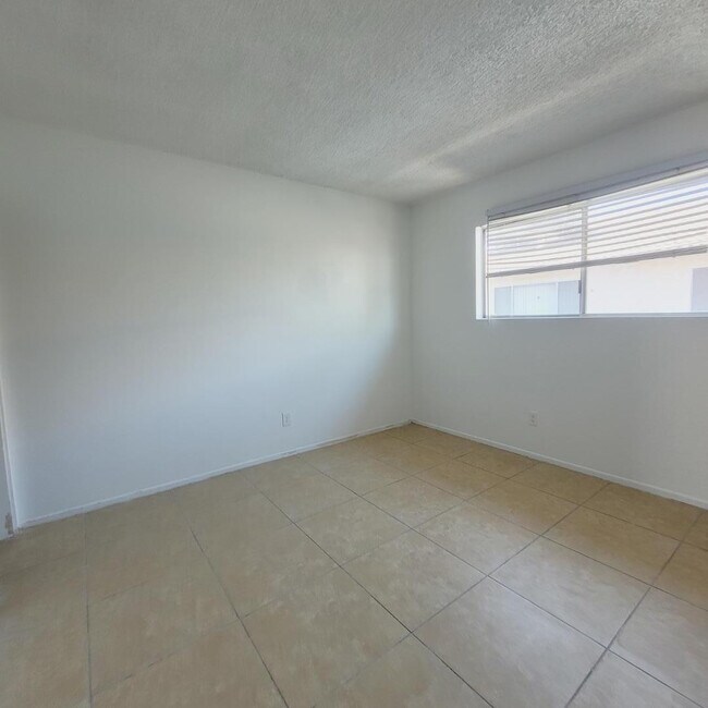 Building Photo - 4424 N 53rd Ln