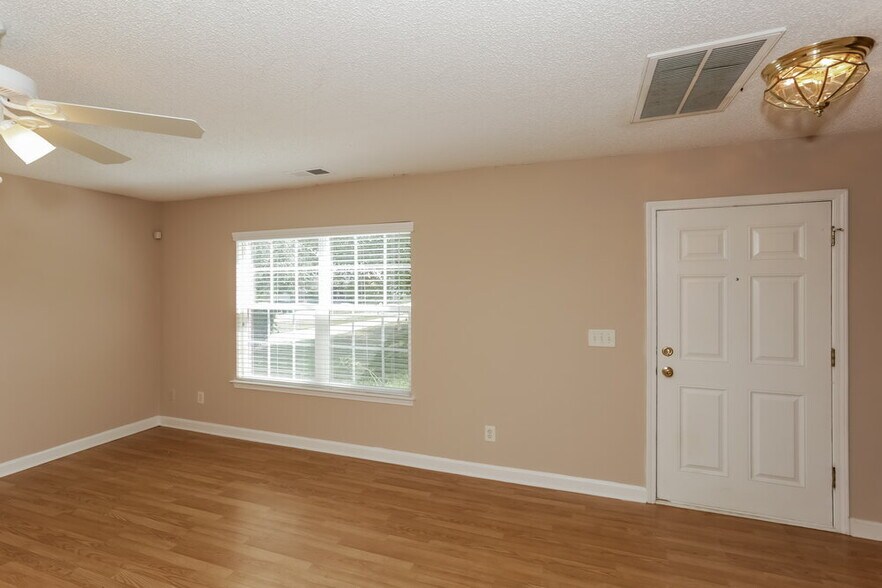 Building Photo - 10404 Wilson Glen Dr