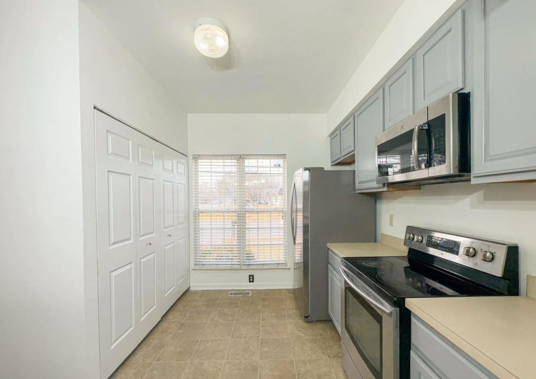 Kitchen - 8153 Telegraph Rd