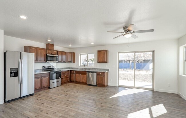 Building Photo - 7565 E Addis Ave