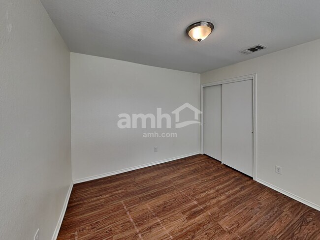 Building Photo - 6202 Roseborough Dr