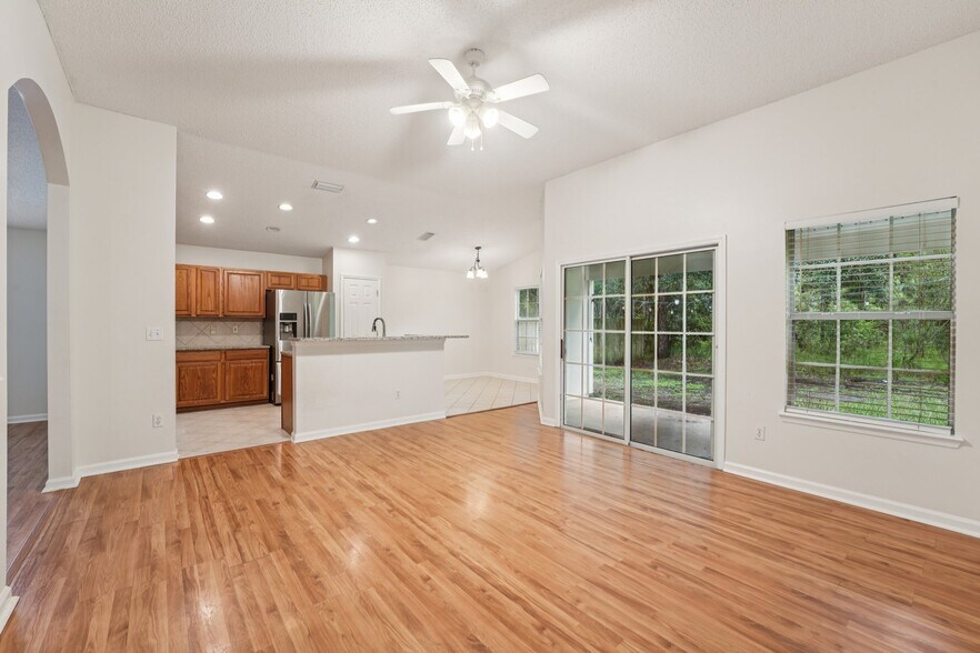 Building Photo - 808 South Edenbridge Way