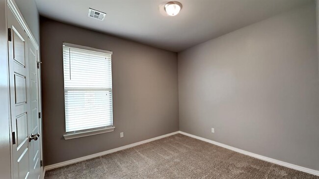 Building Photo - 16008 Mendoza Dr