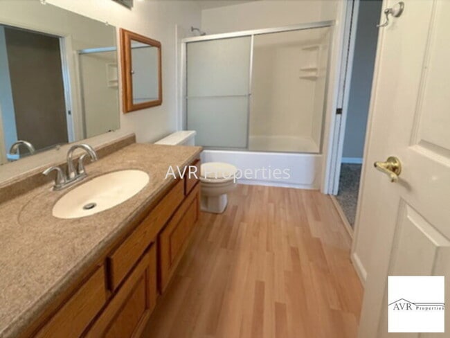 Building Photo - Upgraded Livermore townhome with lots of natural light!