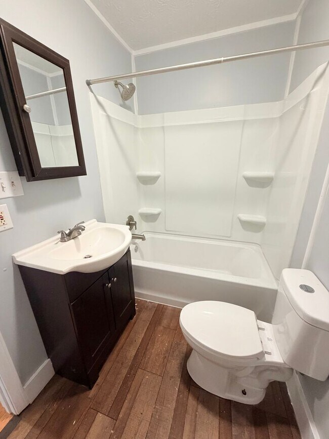 Building Photo - 5 Bedroom, 2.5 Bathroom house, Super convenient location! Arden