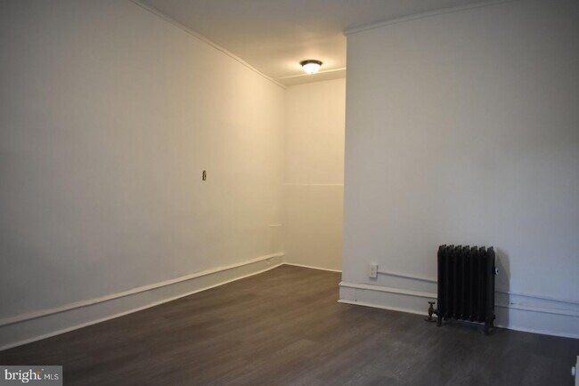 Building Photo - 10 S 62nd St