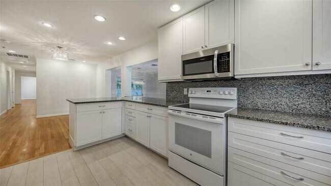 Building Photo - 1763 South Dr