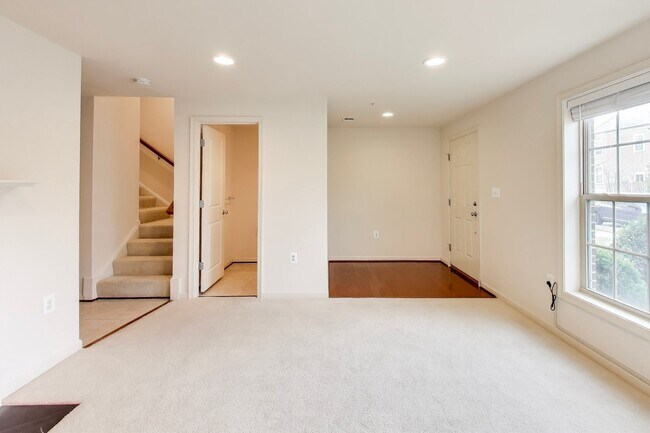 Building Photo - Beautiful Garage Townhouse in Poplar Run - Minutes to Glenmont METRO & I-200!