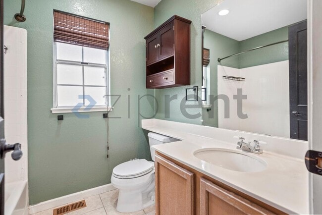 Building Photo - 5045 Hiller Ln