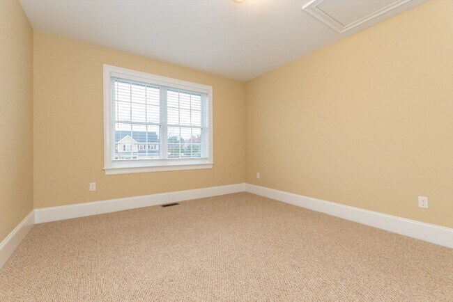 Building Photo - 15 Hialeah Ln