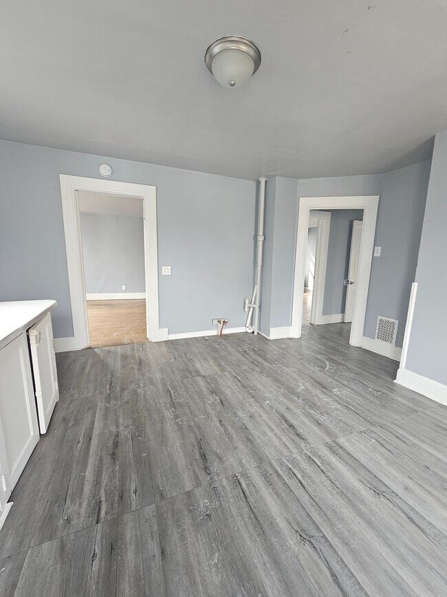 Building Photo - There is a $25 fee per application and eve...
