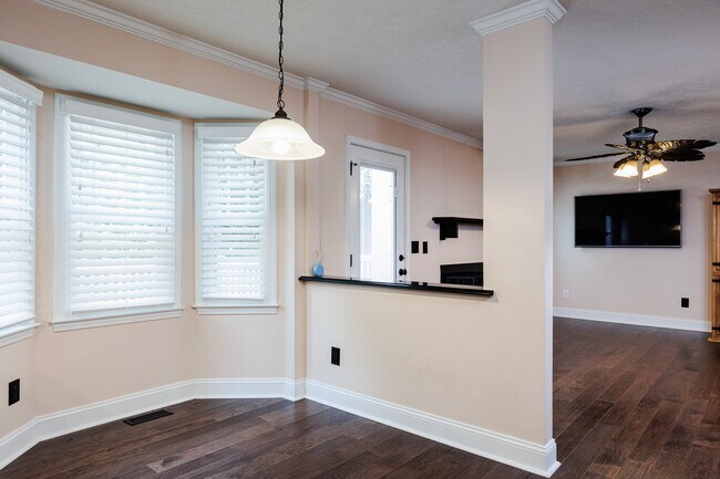 Building Photo - 206 Maumee Ct