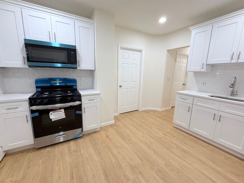 Building Photo - 356 Carnegie Pl