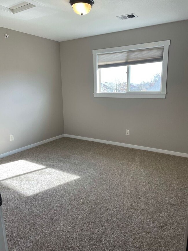 Building Photo - Gorgeous End-Unit Townhome Backing to Open Space!