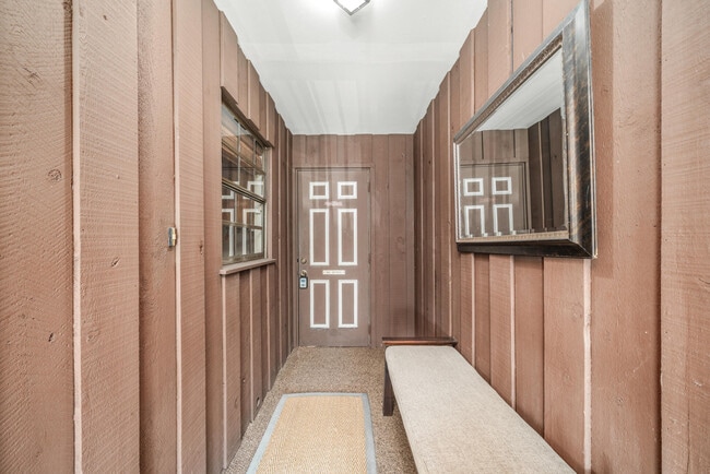 Building Photo - 3833 Edgewater Dr