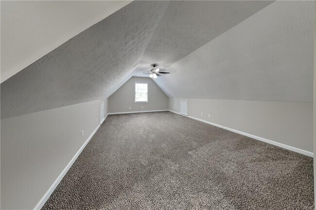 Building Photo - 1844 Skyland Glen Dr
