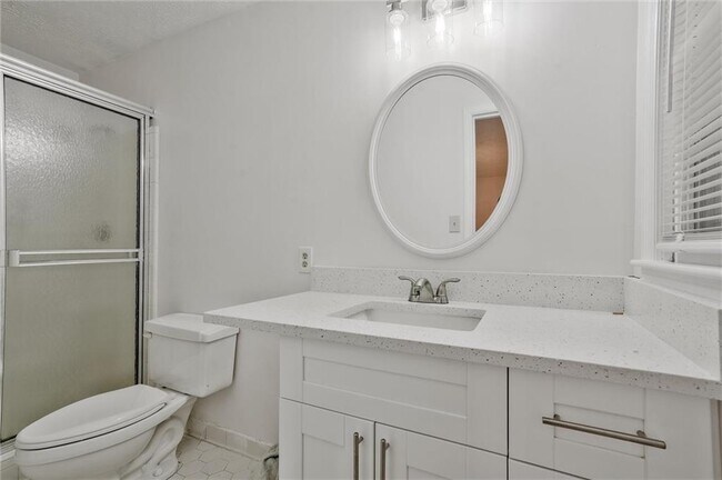 Building Photo - 2041 Collinswood Dr