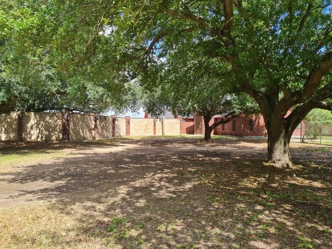 Building Photo - 21796 Stuart Place Rd