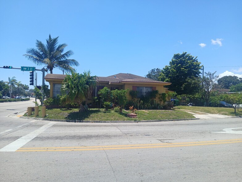 Building Photo - 1702 NW 3rd St