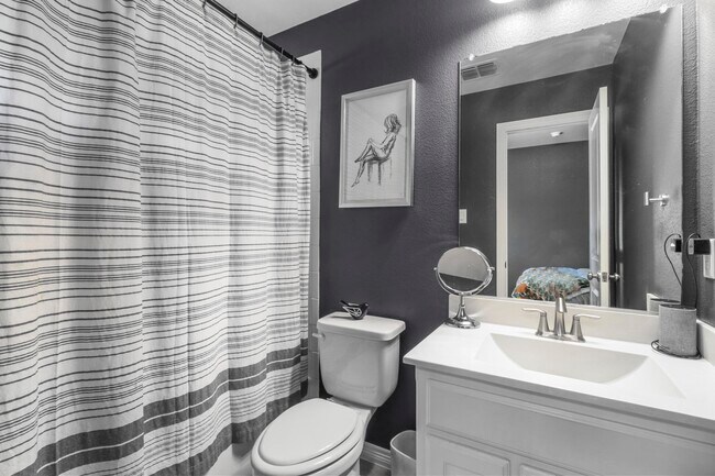 Building Photo - 1104 Steele Ln