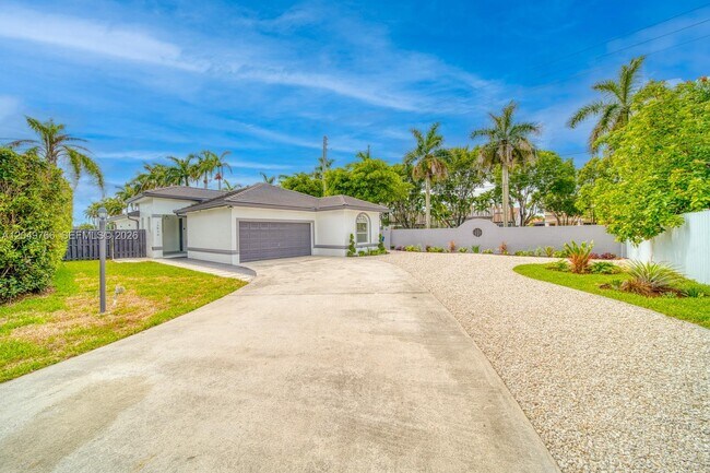 Building Photo - 15950 SW 71st Terrace