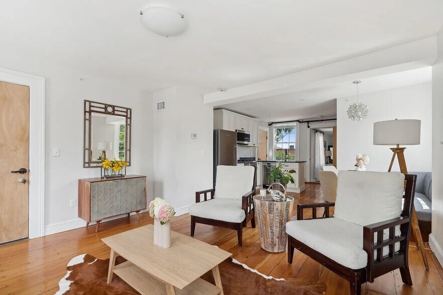 Building Photo - 32 Pleasant St