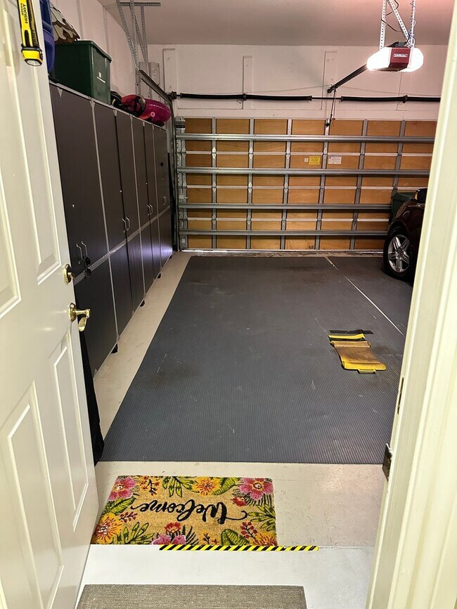 Building Photo - Fully Furnished Seasonal Home Rental with ...