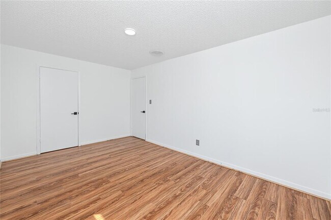 Building Photo - 501 E Bay Dr