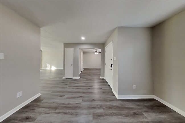 Building Photo - 2217 Clemson Dr