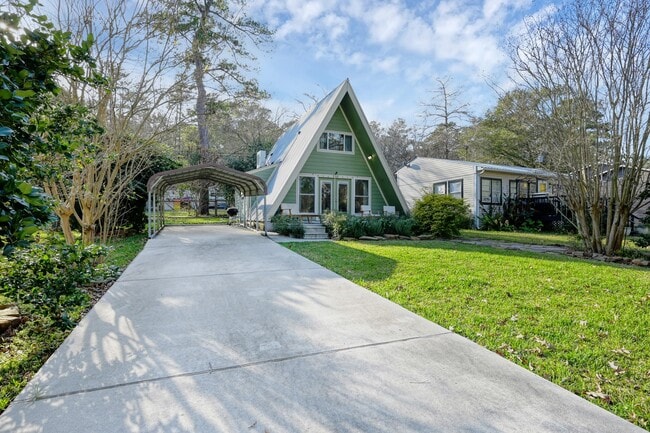 Building Photo - 1500 W Pine Lake Cir