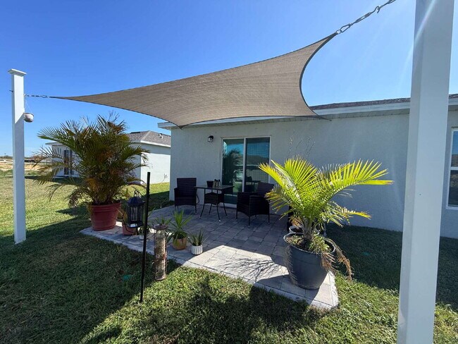 Building Photo - 4 bedroom and 2 Bathroom House