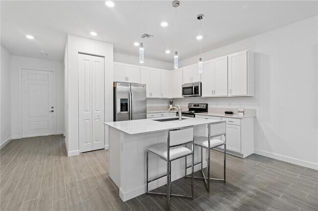 Building Photo - 14534 Highland Center Way