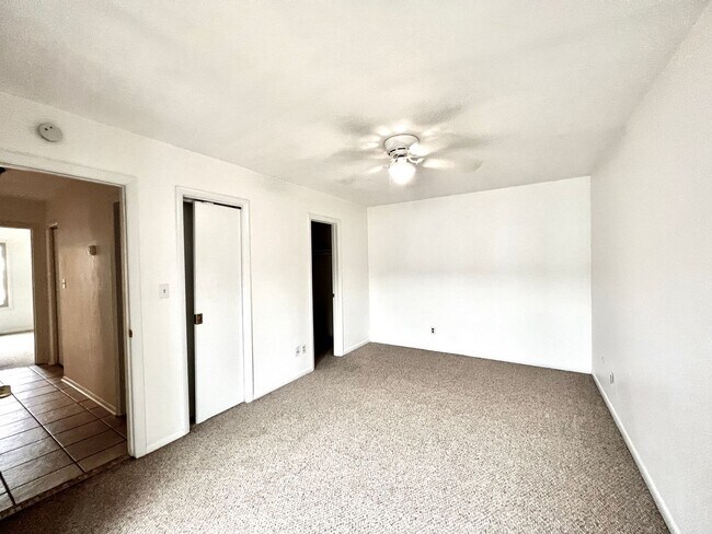 Building Photo - 622 Pinewood Dr