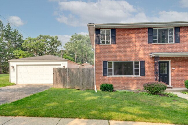 Primary Photo - 42 S Maywood Rd