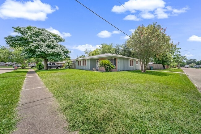 Building Photo - 3702 Malone Dr