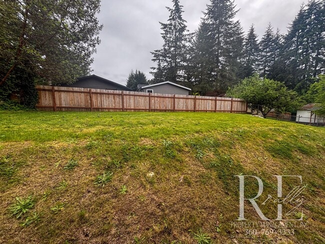 Building Photo - Charming 3-Bedroom Home in Quiet Gig Harbo...