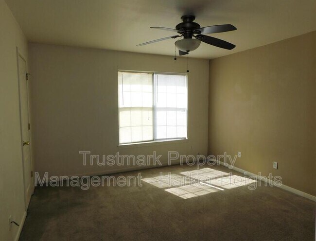 Building Photo - 707 S Amy Ln