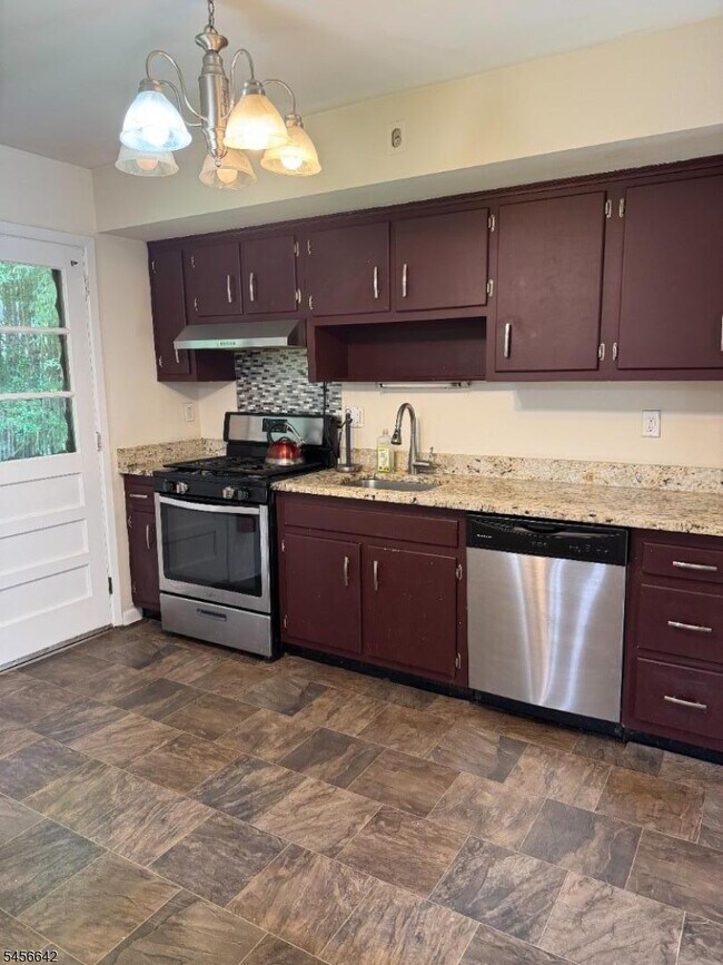 Building Photo - 403 Longview Ct