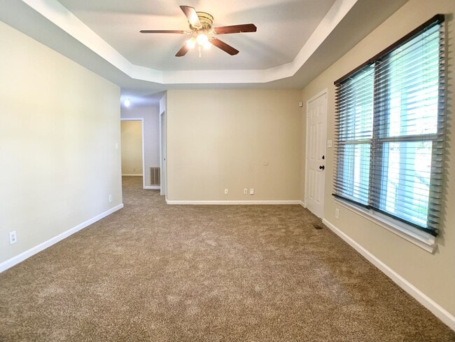 Building Photo - 236 Moncrest Dr