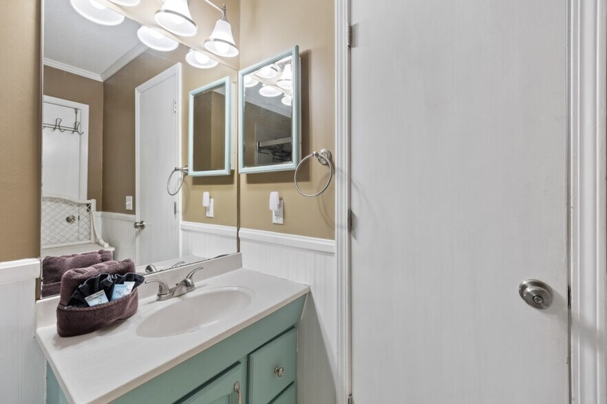 Building Photo - 40 Folly Field Rd